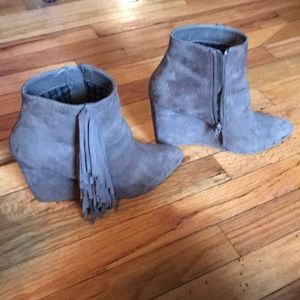 Pave ankle books with wedge! Grayish/brown